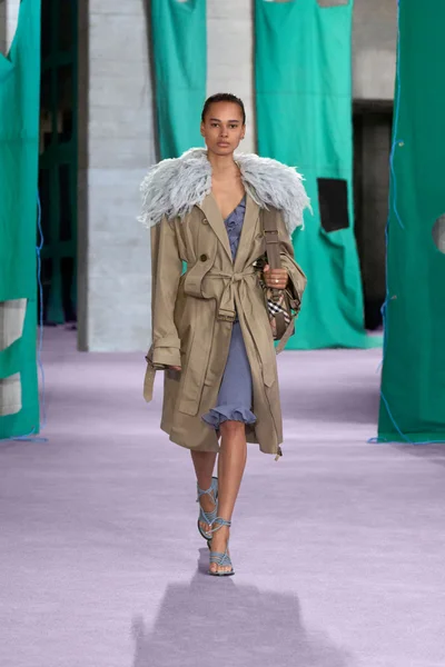 Look 4